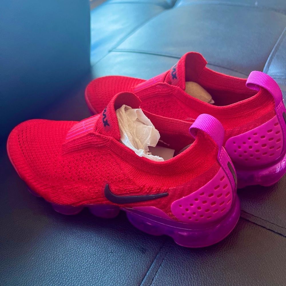 WMNS AIR VAPORMAX MOC 2
LACELESS FUTURISM